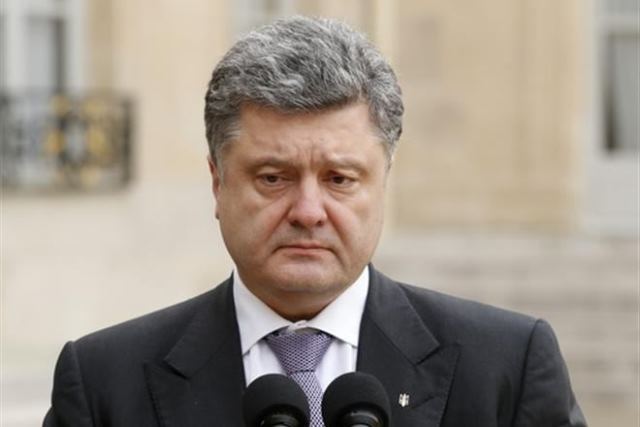 Порошенко обсудит с послами G7 судьбу Кабмина